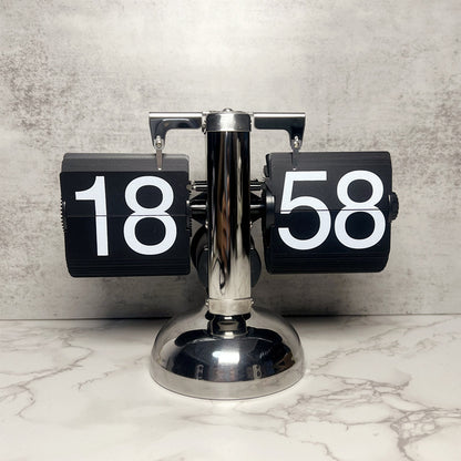 Carved automatic page retro flip clock